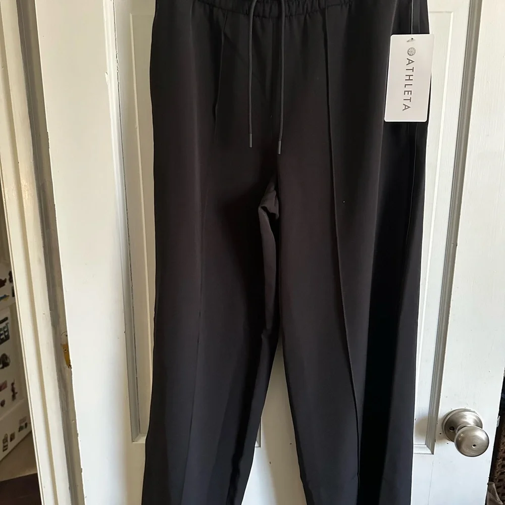 ATHLETA NWT Endeavor Relaxed Pant. Black so comfortable drawstring waist - Picture 4 of 10